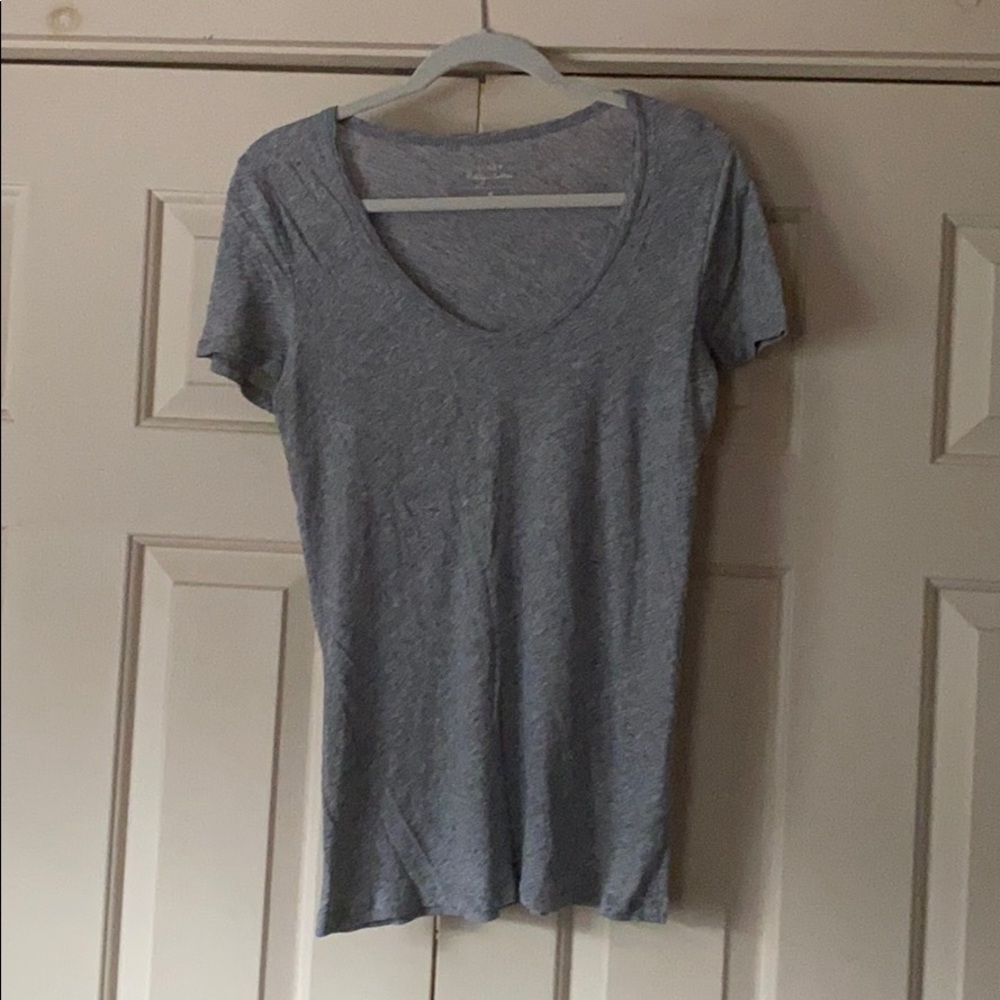 Grey scoop neck tshirt